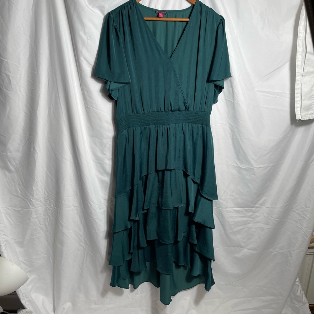 Like New Vince Camuto Rich Green High Low Dress Flutter Sleeves, Surplice V-Neck